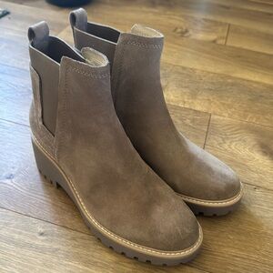 Dolce Vitta leather booties
